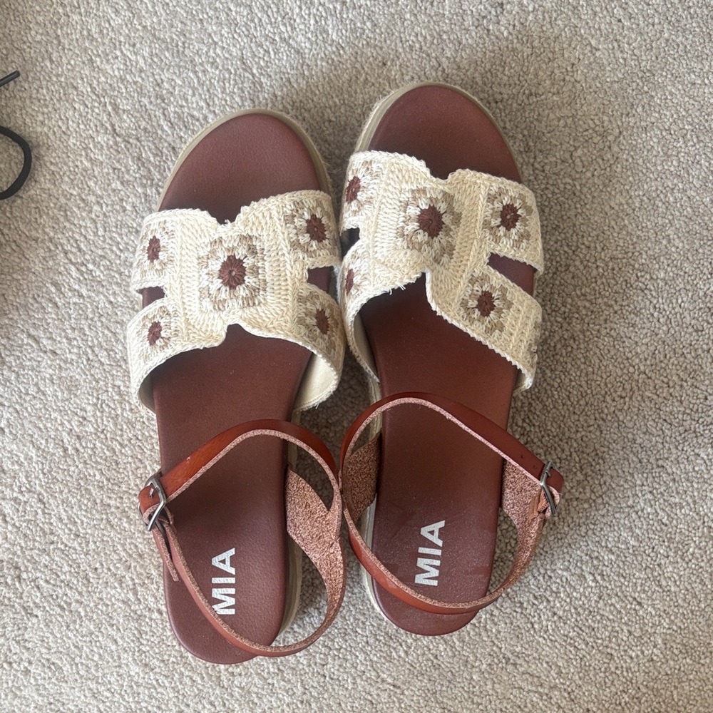 MIA Cream and Brown Women's Sandals NWOT